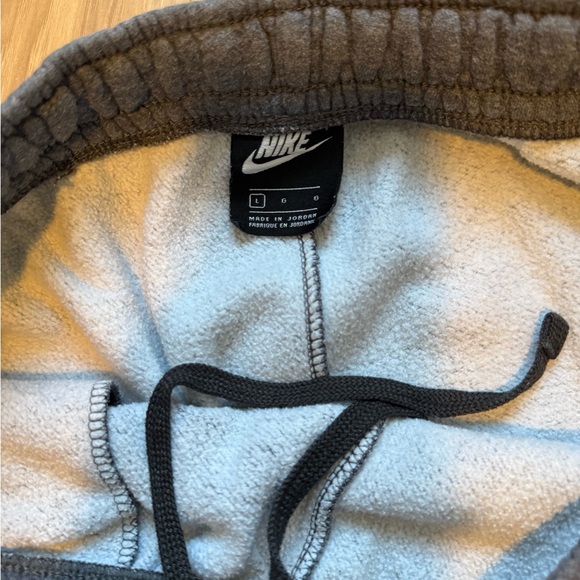 Nike Men’s Gray Cargo Joggers - Picture 3 of 4